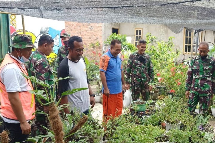 apotik hidup , Dukungan Dari Masyarakat , Kampung Sungai Jawi , Tanaman Hias , tanaman obat , Terlaksananya Kegiatan TMMD