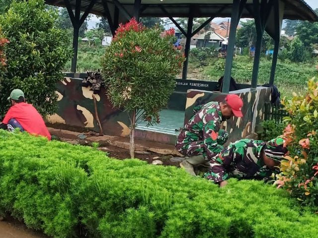 Bantaran Sungai Citarum , budi daya ikan , pemanfaatan lahan di bantaran sungai , Taman Wisata Air