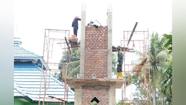 pembangunan menara masjid , Renovasi Masjid Nurul Iman , tiga menara masjid Nurul Iman