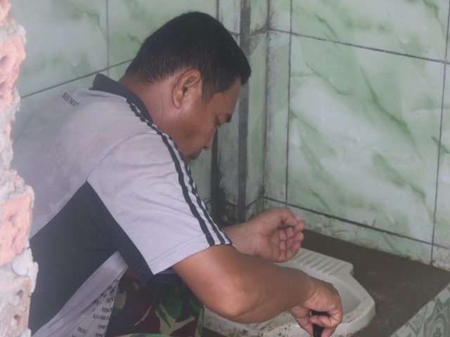 pemasangan closet jongkok , Pembuatan MCK Komunal , pengerjaan target sasaran pembangunan , usai pelaksanaan apel pag
