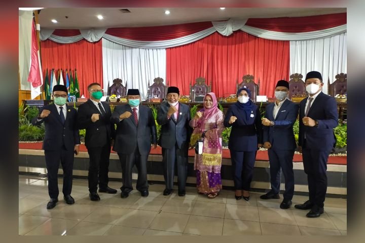 resmi dilantik menjadi anggota Dewan