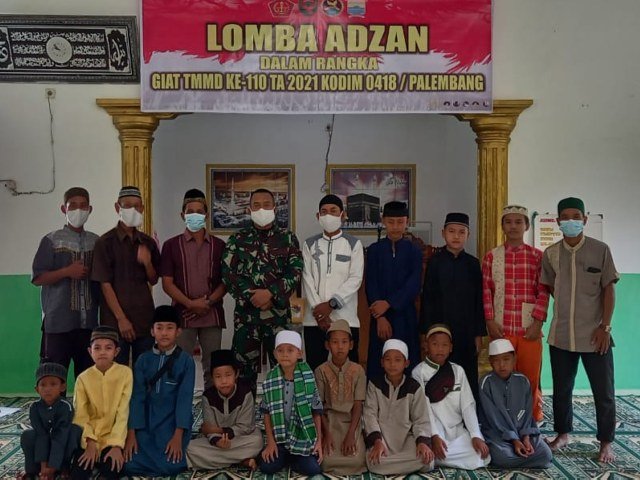 bingkisan sebagai kenang-kenangan , duduk rapi menunggu giliran , lomba azan