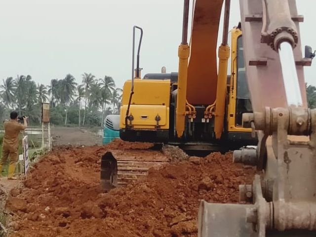TMMD Memulai Pengerjaan Jalan, Gotong Royong Membangun Jalan, TMMD Kodim 0418 Palembang