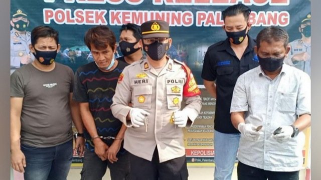 Pencuri sepeda motor,memakai sepeda motor hasil curian