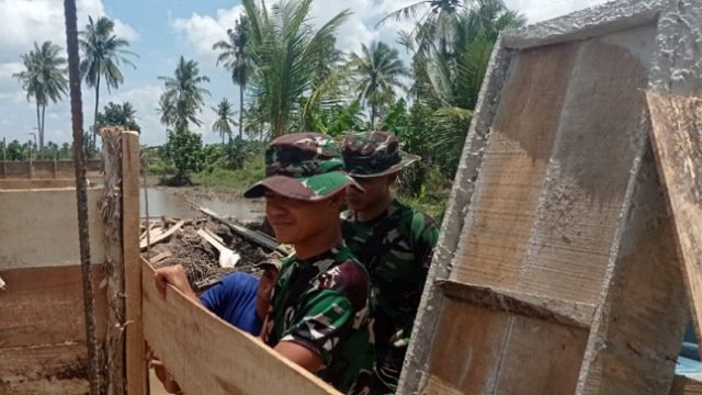 Pembangunan jembatan penghubung , tahap pengecoran jembatan penghubung