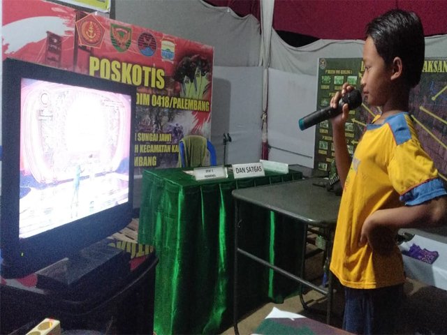 Bentuk Komunikasi Sosial , menikmati malam , nonton bareng