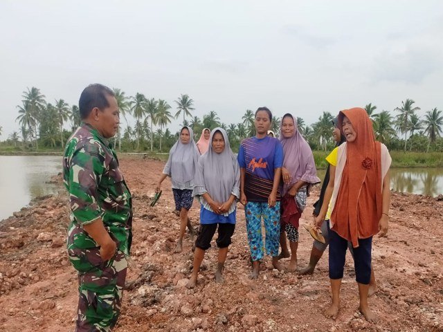 jalan penghubung antar dua desa, warga lingkis banyuasin