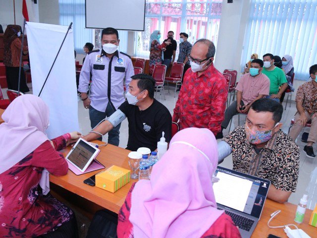 vaksinasi Covid-19 , Vaksinasi Tahap Pertama