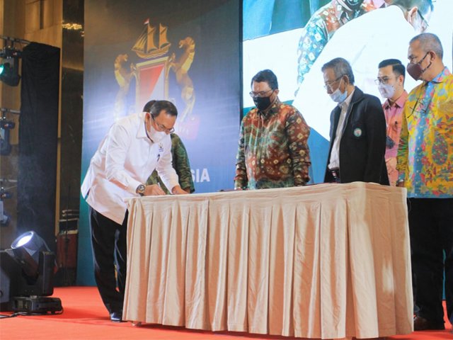pengolahan aspal berbahan baku karet , perekonomian petani rakyat , perkebunan kelapa sawit , sistem usaha perkebunan