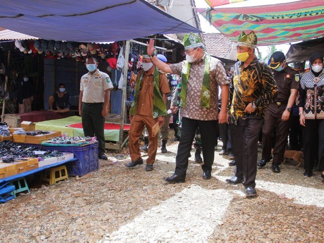 pasar tradisional Desa Karya Maju, pusat perekonomian di muba