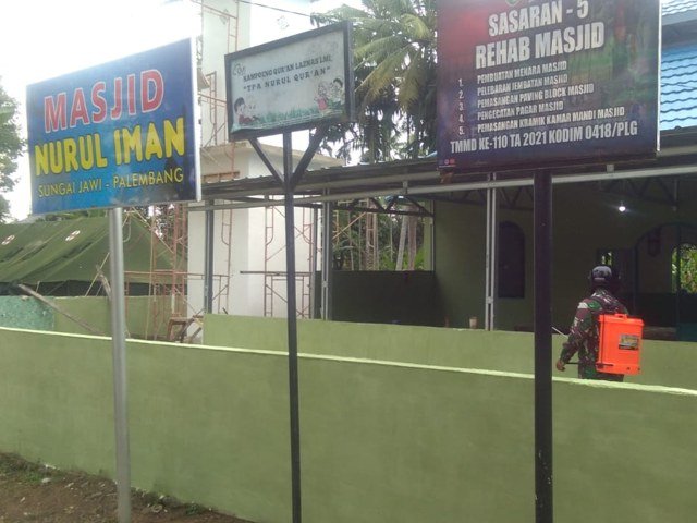 lakukan penyemprotan disinfektan , Penyebaran Virus Covid-19 , penyemprotan disinfektan masjid Nurul Imam
