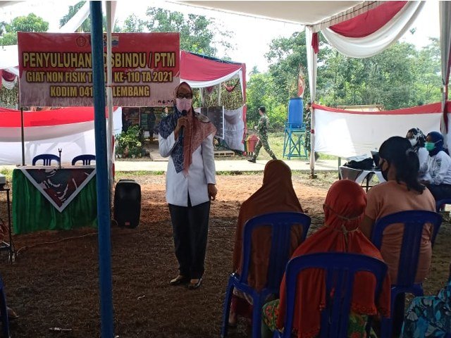 menerapkan pola hidup bersih , pemahaman masyarakat tentang penyakit , penyakit menular dan tidak menular