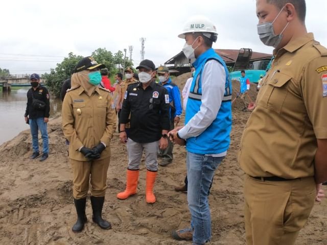 Dua jam Telusuri Sungai Borang, Firti Bertemu Warga Yang Belum Menikmati Listrik