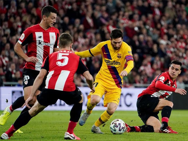 Barcelona merebut trofi pertama