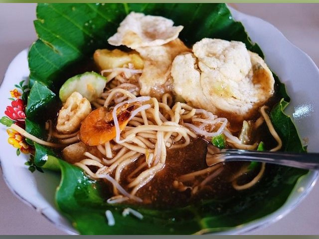 Kuliner Belitung , mie atep , Mie Atep sering disebut , mie kuah legendaris , mie kuning khas Belitung