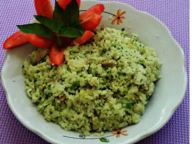menu buka puasa , nasi goreng hijau , sajian berbuka puasa
