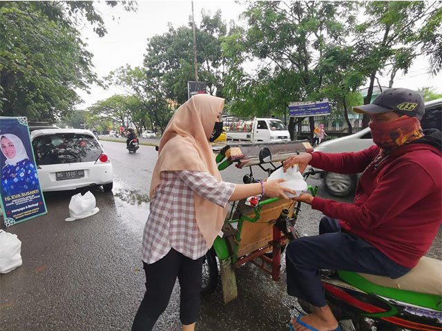 pembagian nasi kotak, berbagi takjil