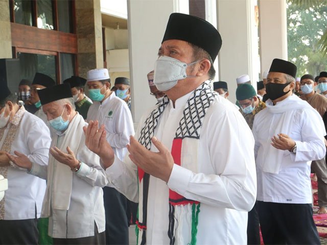 alat-alat medis bagi rakyat Pelstina , kekejaman tentara Israel , sholat ghoib dan doa bersama