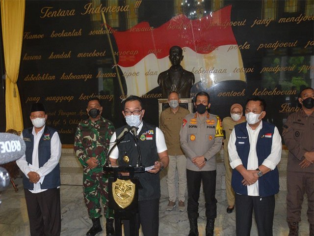 kedisiplinan dalam melakukan prokes , mencegah penularan covid-19 , Rapat Virtual