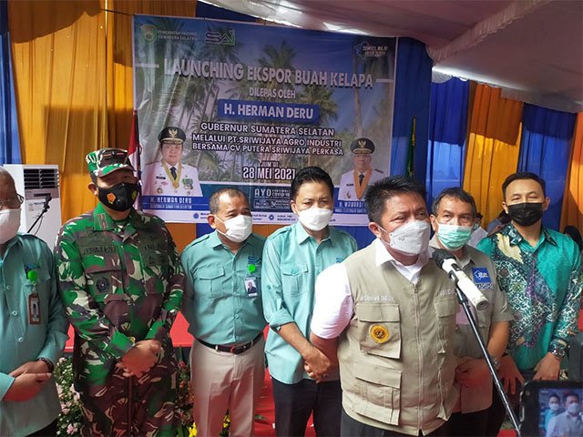 Meningkatkan Kesejahteraan Petani Kelapa