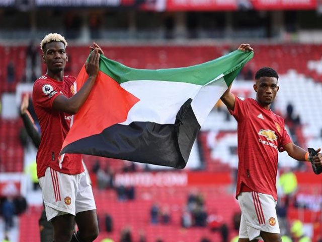 Final Piala FA , Liga Primer Inggris , mengibarkan bendera Palestina
