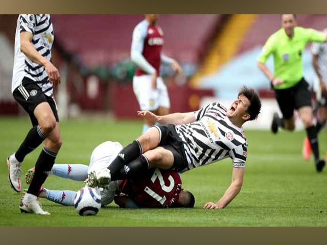 bek termahal dunia , cedera di pergelangan kaki , dua laga beruntun , Liga Inggris