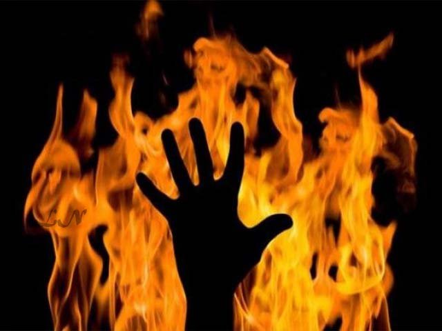 kasus seorang perawat dibakar , luka bakar di bagian muka , menyulut api ke tubuh korban