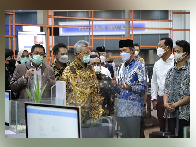 memberikan pelayanan yang terbaik