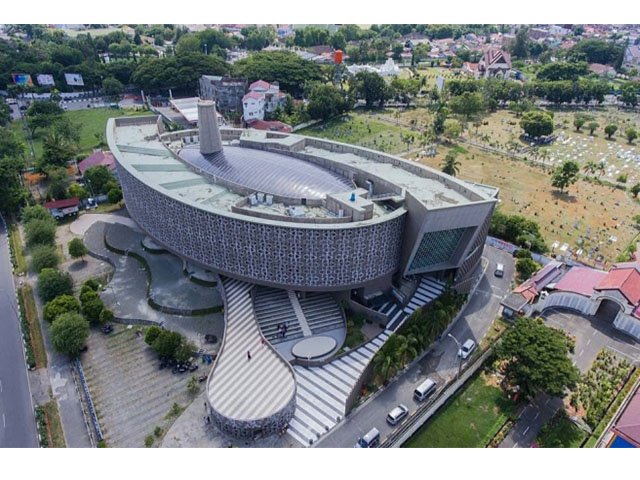 mengunjungi Museum Tsunami