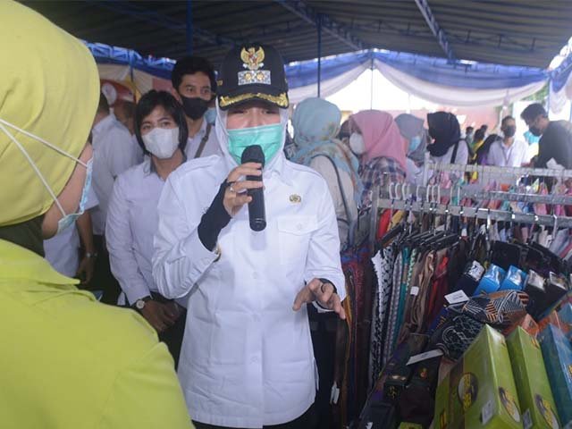 mensosialisasikan protokol kesehatan