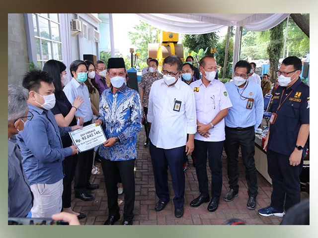Anggaran Pendapatan Belanja Daerah , ganti rugi lahan milik warga , pelelangan tender pembangunan , proyek pembangunan Flyover