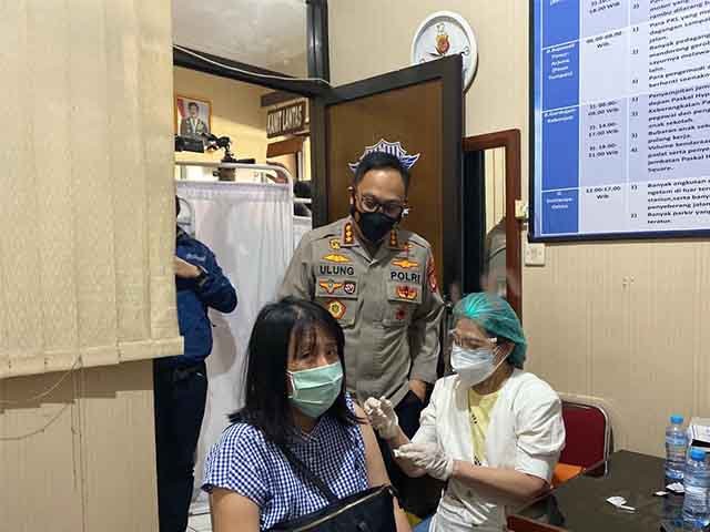 bantuan vaksinasi kepada masyarakat