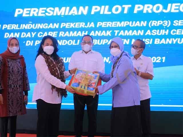 pemberdayaan perempuan , perlindungan pekerja perempuan , persyaratan standarisasi KPPPA , Rumah Perlindungan Pekerja Perempuan