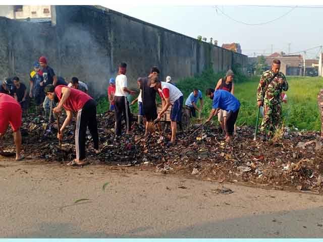 kerja bakti pembersihan sampah-sampah , tidak buang sampah sembarangan