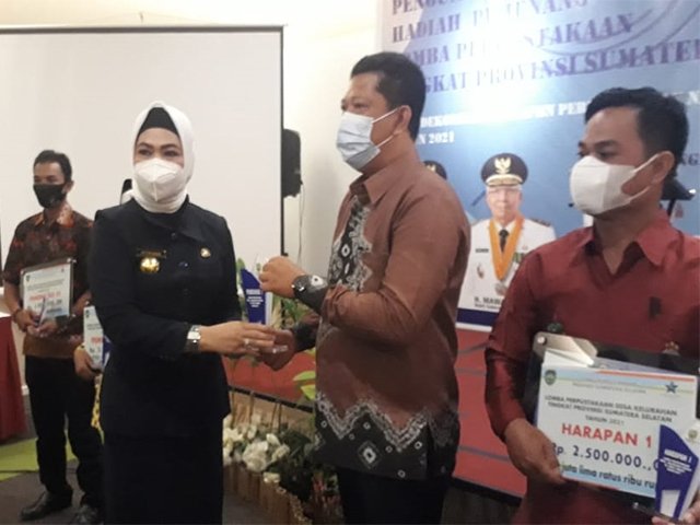 fungsi dari perpustakaan , internet masuk desa , kebutuhan masyarakat , membaca melalui gadget