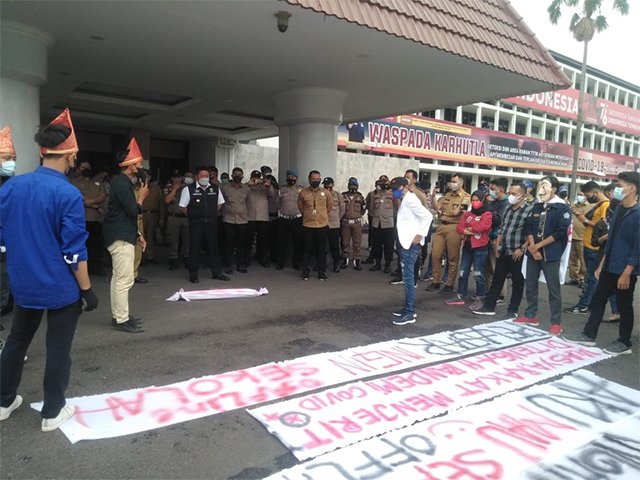 membatasi aktivitas perdagangan , pembelajaran tatap muka , PPKM di Palembang