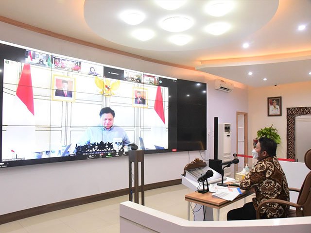 konfirmasi kasus Covid , menerapkan protokol kesehatan , tata tertib operasional pasar tradisional