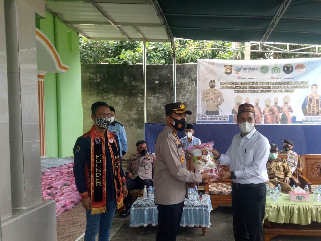 bantuan beras 1 ton , berbagi kepada masyarakat , Masjid Babul Ihsan
