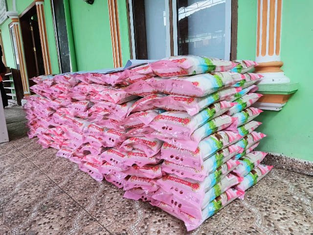 beras 1 ton untuk warga