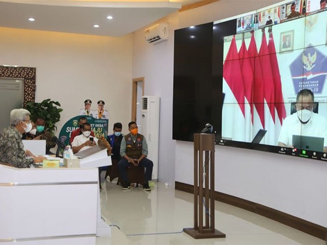 mengevaluasi perkembangan kasus Covid-19