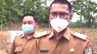 Kadis BPKAD saat Bersama Dengan Kadiskominfo di Lokasi Bakal Dibangun Tiang Pemancar Digital TVRI