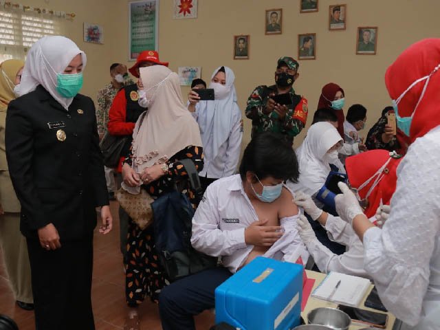 pelaksanaan vaksinasi Covid-19 , SMP Negeri 9 Palembang , Vaksin Untuk Siswa SMP