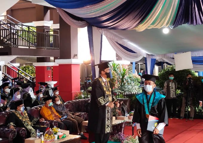 wisudawan calon pemimpin bangsa