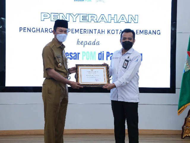 Balai Besar POM Terima Dua Penghargaan