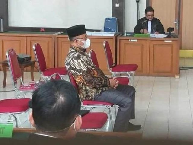 Bupati nonaktif Kabupaten Muara Enim , membayar uang pengganti , Operasi Tangkap Tangan , tuntutan pidana penjara