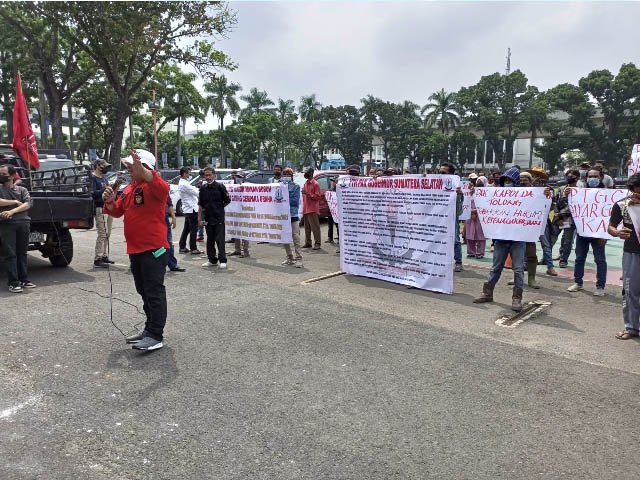 buruh mendapatkan intimidasi , membayar upah semua buruh , PT Gading Cempaka Graha
