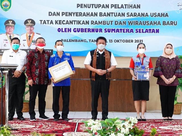 kiat sukses menjadi pengusaha , menguasi manajemen pemasaran produk , pelatihan kewirausahaan , pemasaran melalui internet
