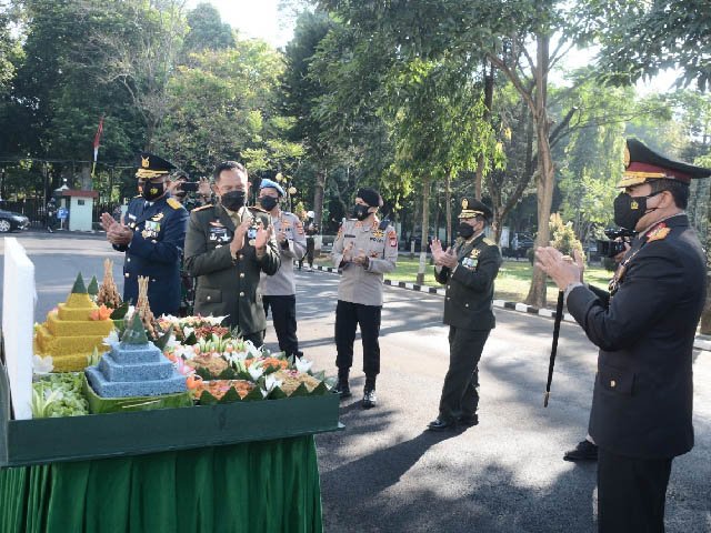 atraksi fly pass pesawat tempur , Peringatan HUT TNI ke 76 , Sinergitas TNI-Polri