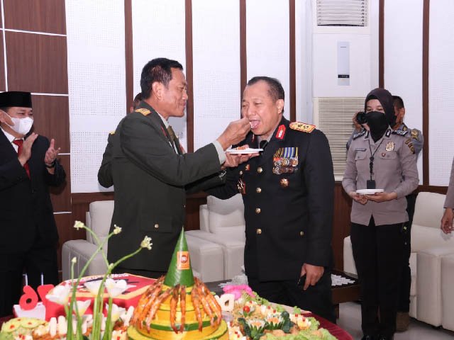 kebersamaan TNI dan Polri
