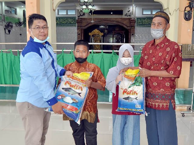 santunan kepada anak yatim, kegiatan khitanan massal gratis